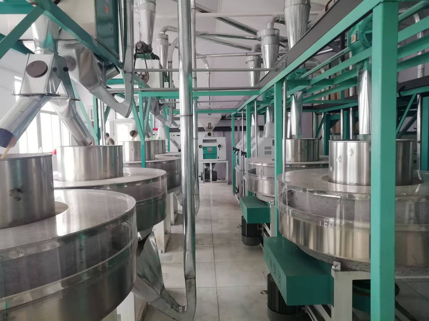 河北省黃驊市石磨面粉機生產(chǎn)線<div   id=