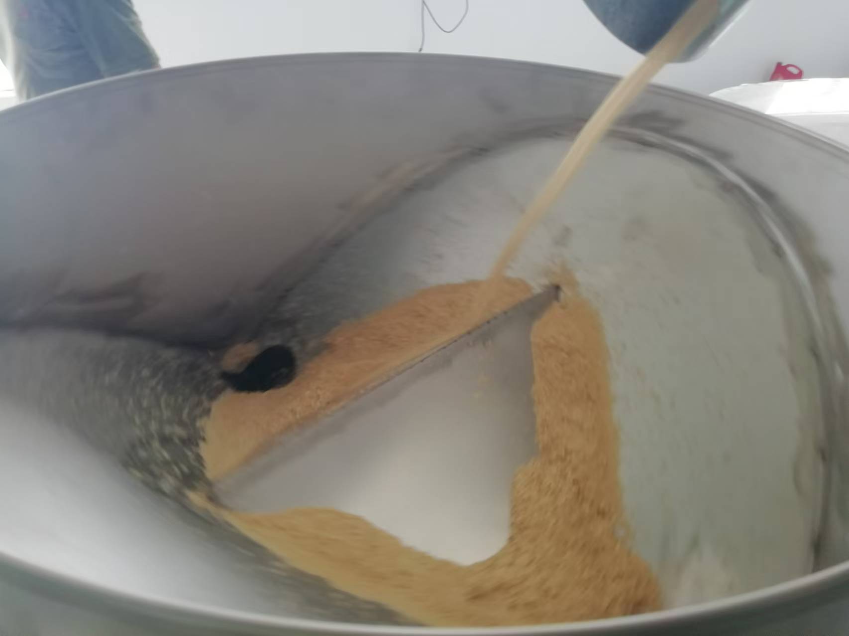 河北省黃驊市石磨面粉機生產(chǎn)線,日處理小麥30噸